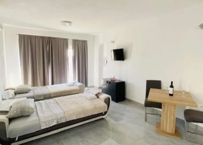 Villa Brazza - Two Bedroom 1