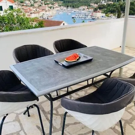 Villa Brazza - Two Bedroom 1 *