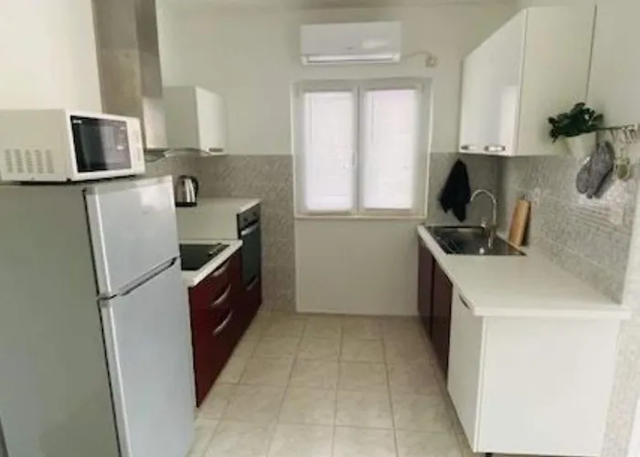 Brazza - Two Bedroom 1 Milna